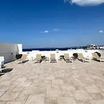 לינה וארוחת בוקר Faro Bianco Dependance גאליפולי