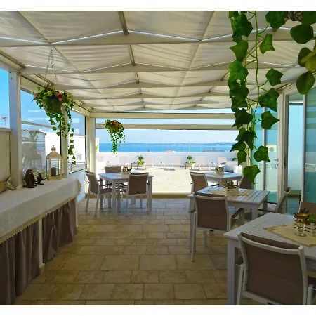 Bed & Breakfast Faro Bianco Dependance 4*